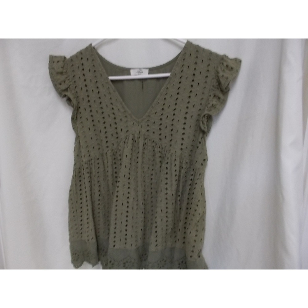 Entro Olive Green Eyelet Lace Babydoll Top Ruffle Cap Sleeve V-Neck Small